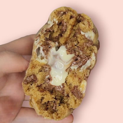 Cookie med Kinder maxi-sjokolade og lys belgisk kvalitetssjokolade